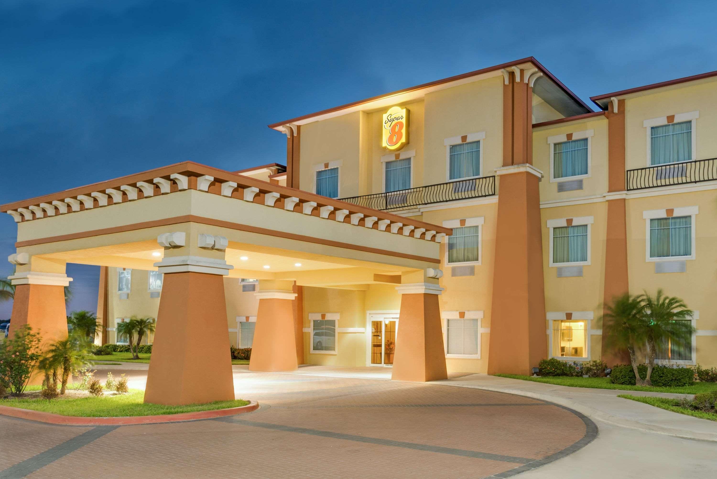 Super 8 By Wyndham Hidalgo At La Plaza Mall & Mcallen Airport Exterior foto