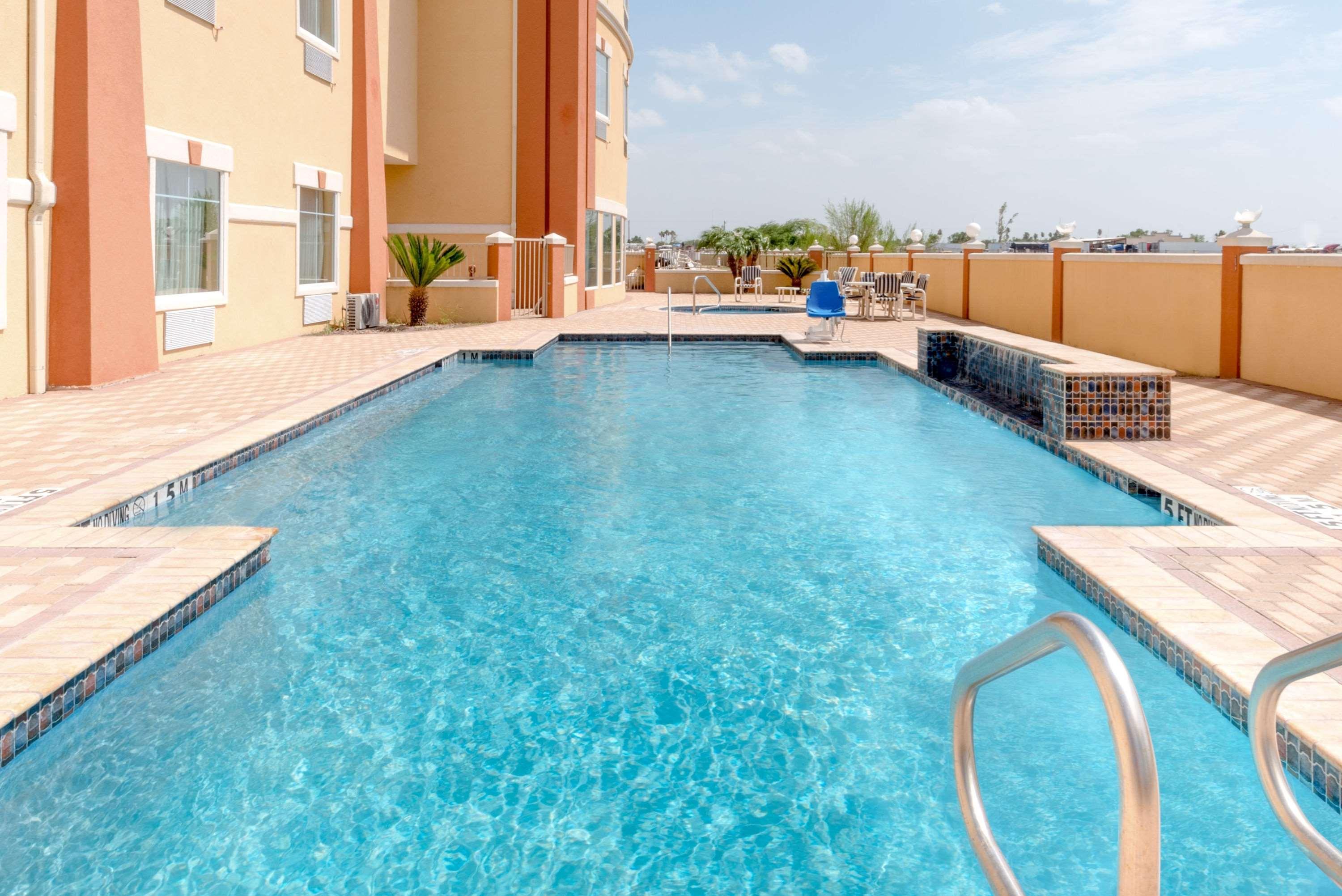 Super 8 By Wyndham Hidalgo At La Plaza Mall & Mcallen Airport Exterior foto