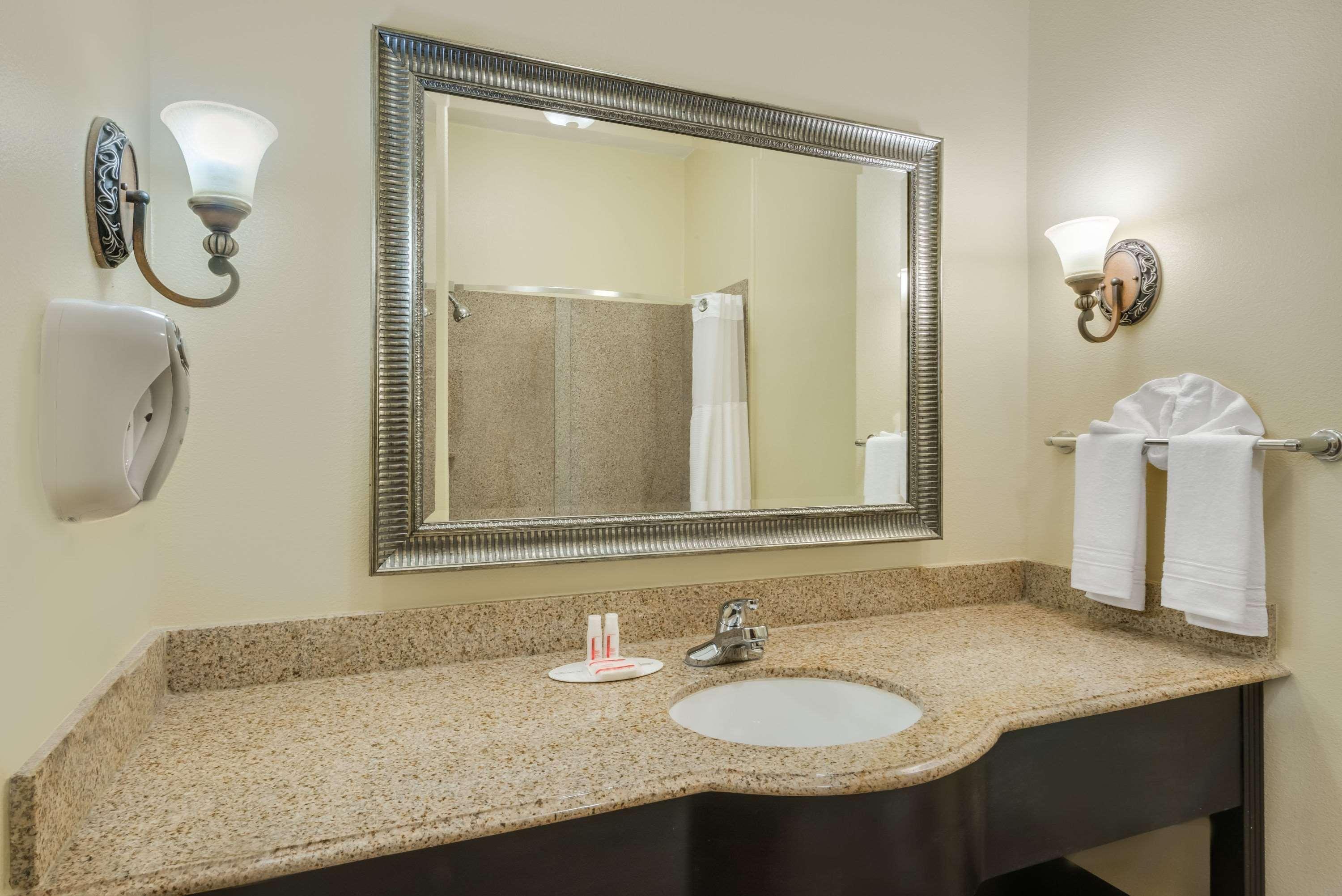 Super 8 By Wyndham Hidalgo At La Plaza Mall & Mcallen Airport Exterior foto