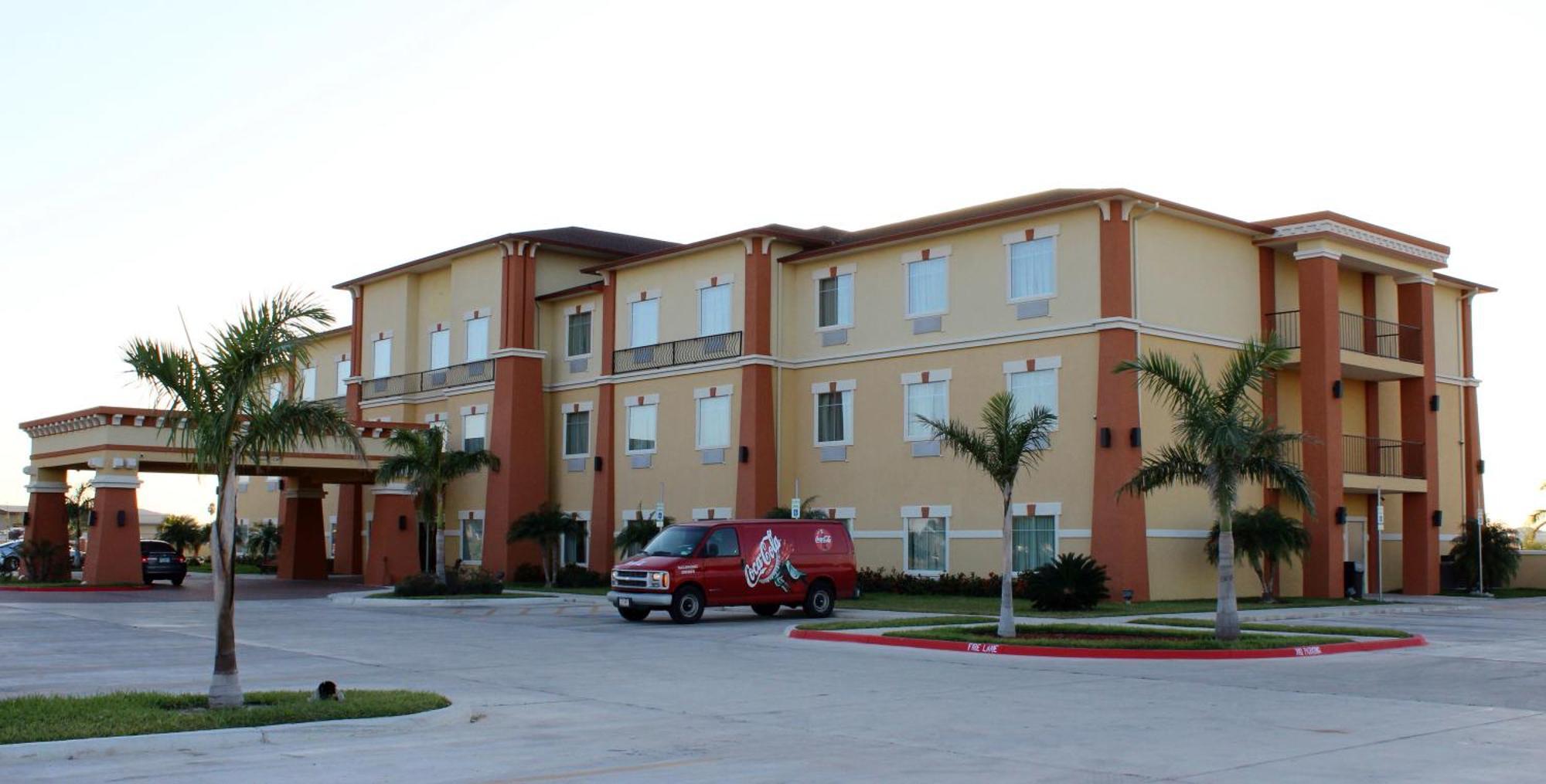 Super 8 By Wyndham Hidalgo At La Plaza Mall & Mcallen Airport Exterior foto