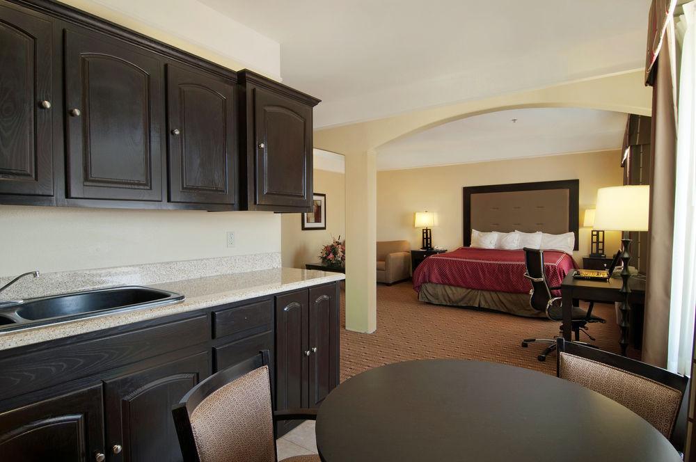 Super 8 By Wyndham Hidalgo At La Plaza Mall & Mcallen Airport Zimmer foto