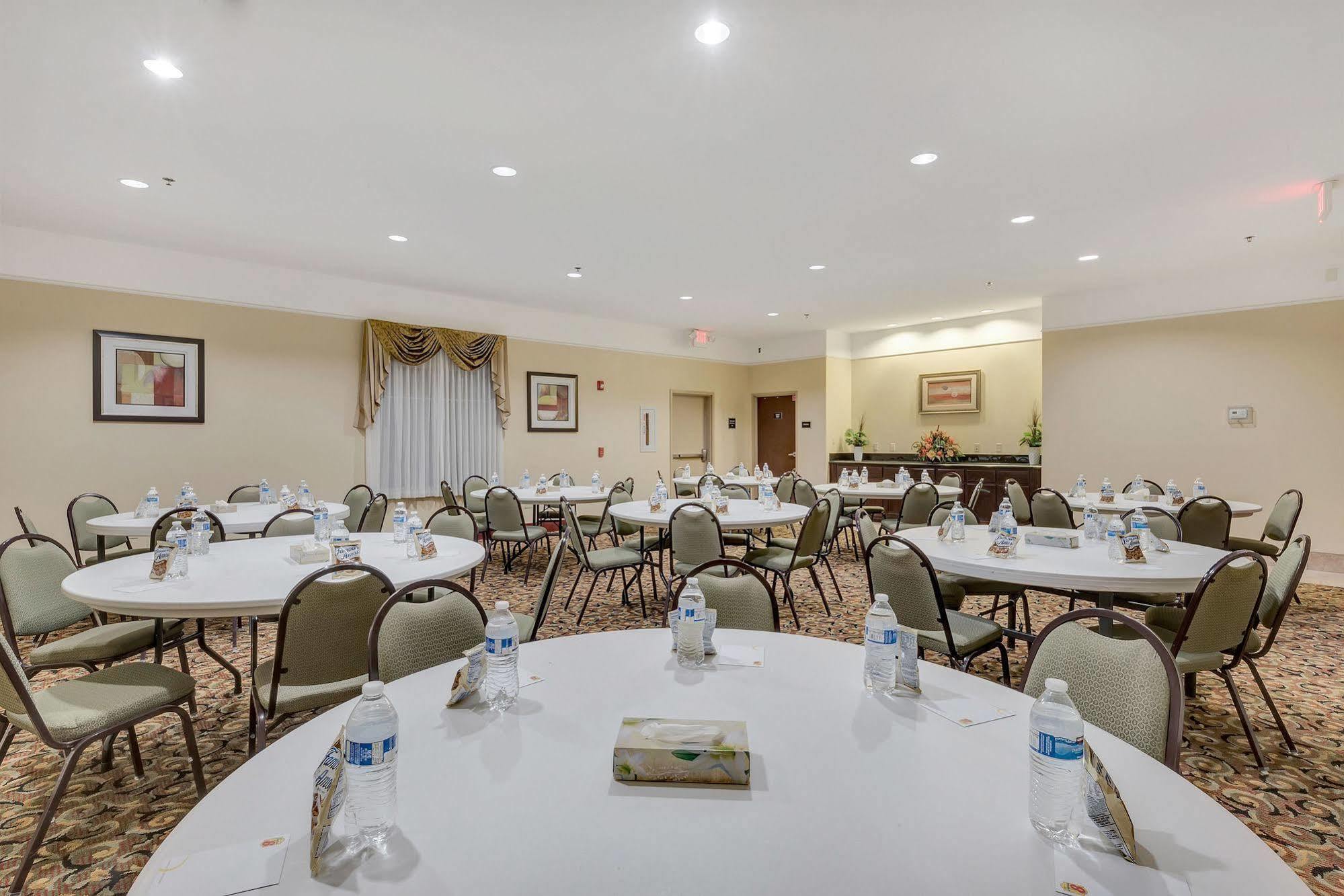 Super 8 By Wyndham Hidalgo At La Plaza Mall & Mcallen Airport Exterior foto